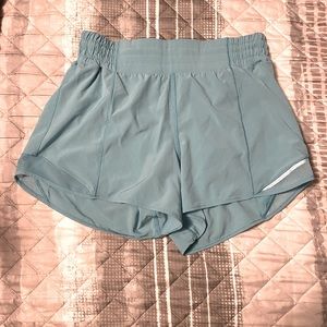 NWOT Lululemon Hotty Hot High-Rise Short 4” Size 8